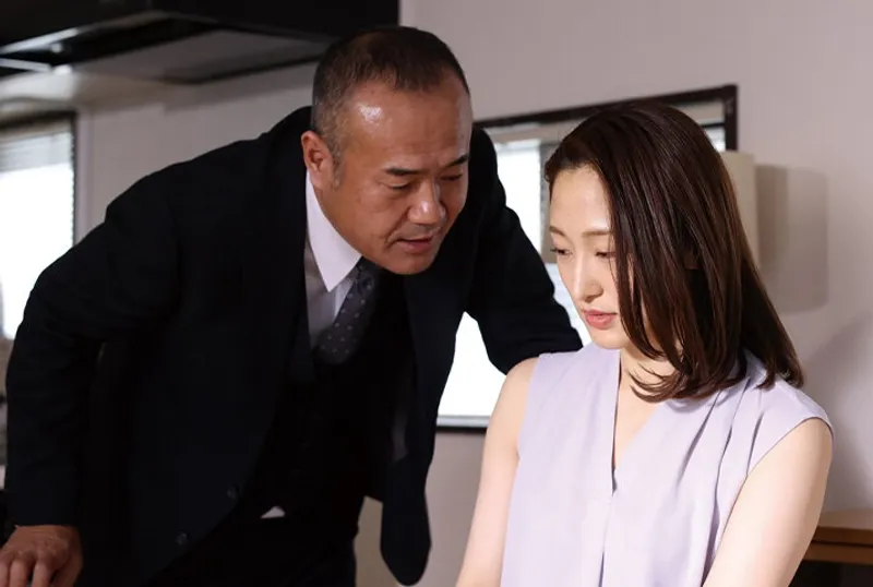 Chồng dính bẫy của tiền bối mất vợ lúc nào không hề hay biết