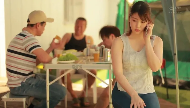 Chồng yêu khờ để bà xã tham gia sự kiện cắm trại với mấy gã hàng xóm và cái kết