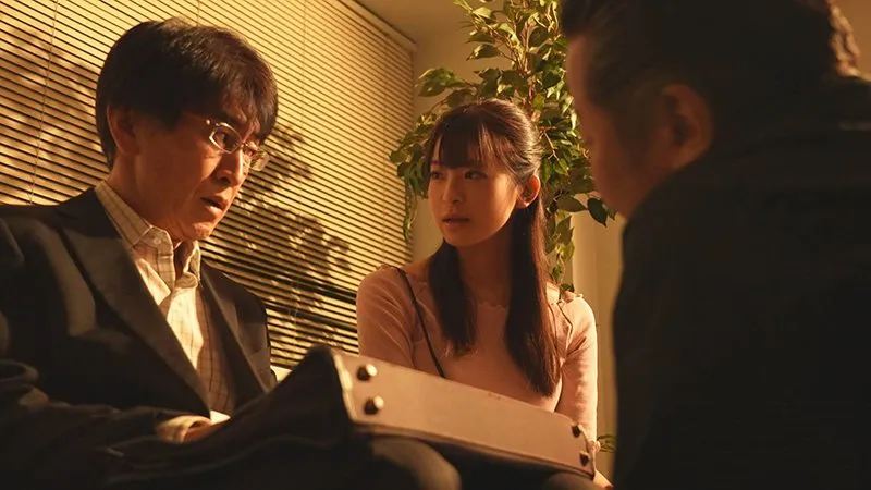 Anh xã vay nợ băng đảng, vợ phải bán thân để trả nợ