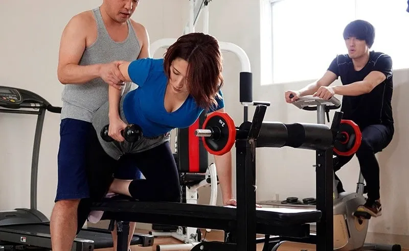 Chồng yêu phát hiện cô vợ lén lút với huấn luyện viên thể hình