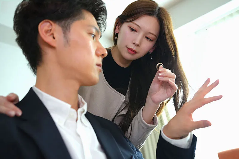 Bà xã đi đi chơi, người chồng ở nhà bị nhỏ em vợ yêu gạ xxx không trượt phát nào